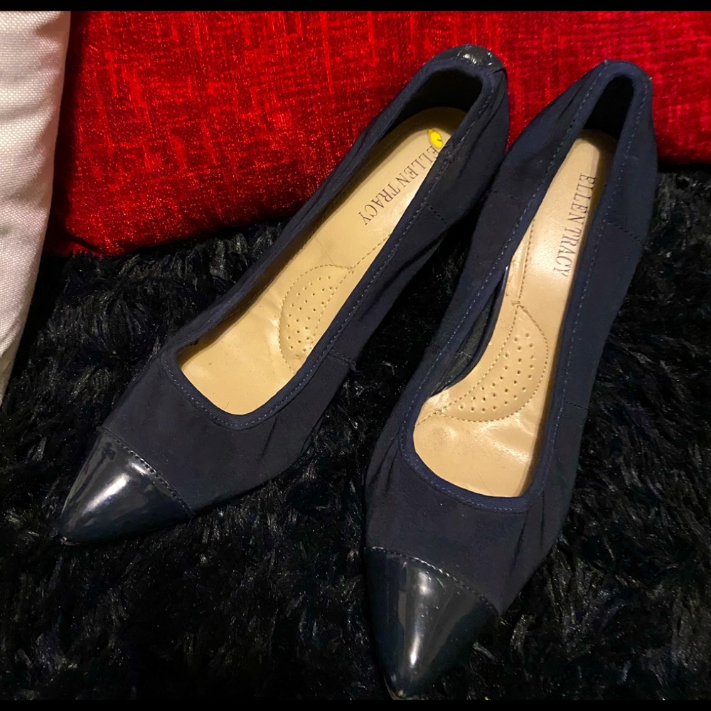 Navy Ellen Tracy Pump